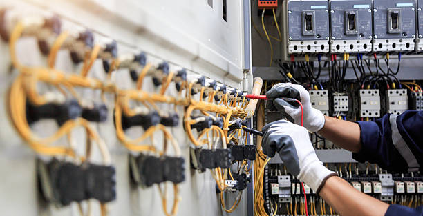 Professional Electrician technician working in Albion, IL
